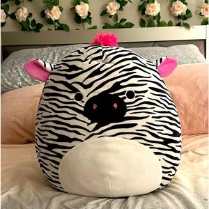 NWOT Kellytoy Squishmallow 18"
Tracey the Zebra Plush Black
White Pink Mane Tail